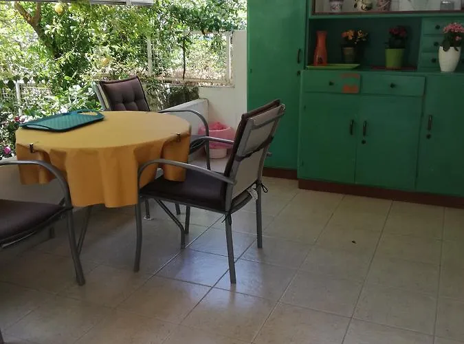 Centar Gostinjska kuća 2*